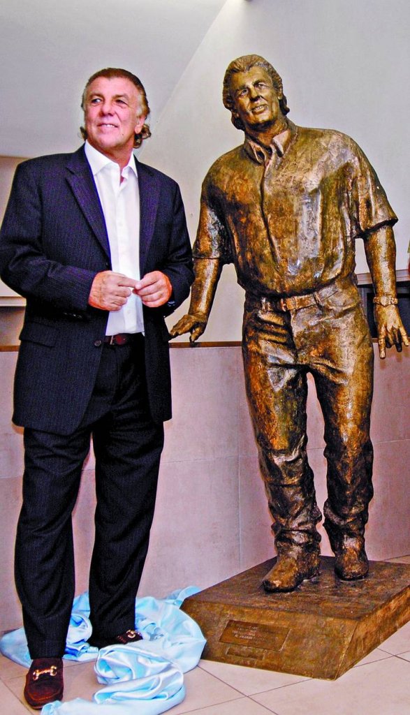 "Mostaza" Merlo y sus "cuernitos"