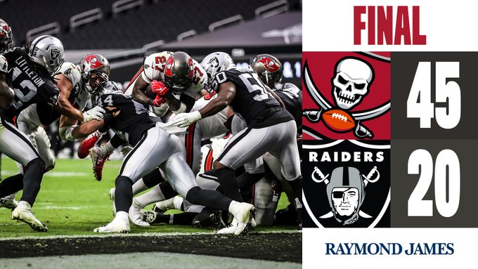 Bucs logran victoria contundente ante Raiders