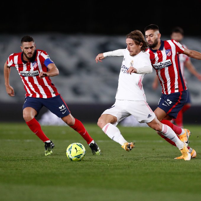 Real Madrid vence al Atleti y escala hasta el tercero de la tabla