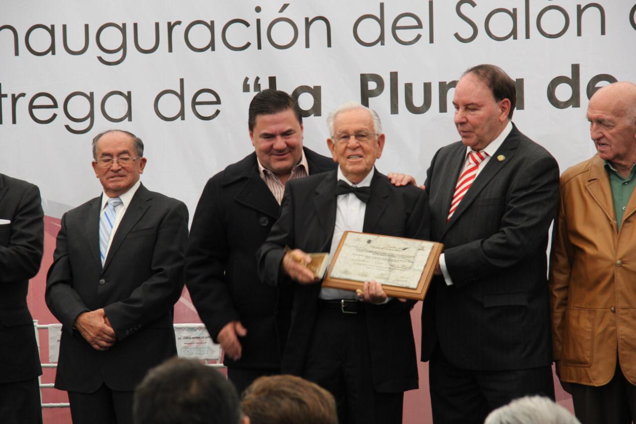 Memo Salas en el Salón Guillermo Salas