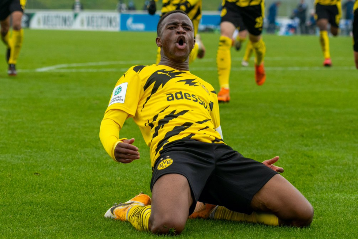 Youssoufa Moukoko Borussia Dortmund Valor Mercantil