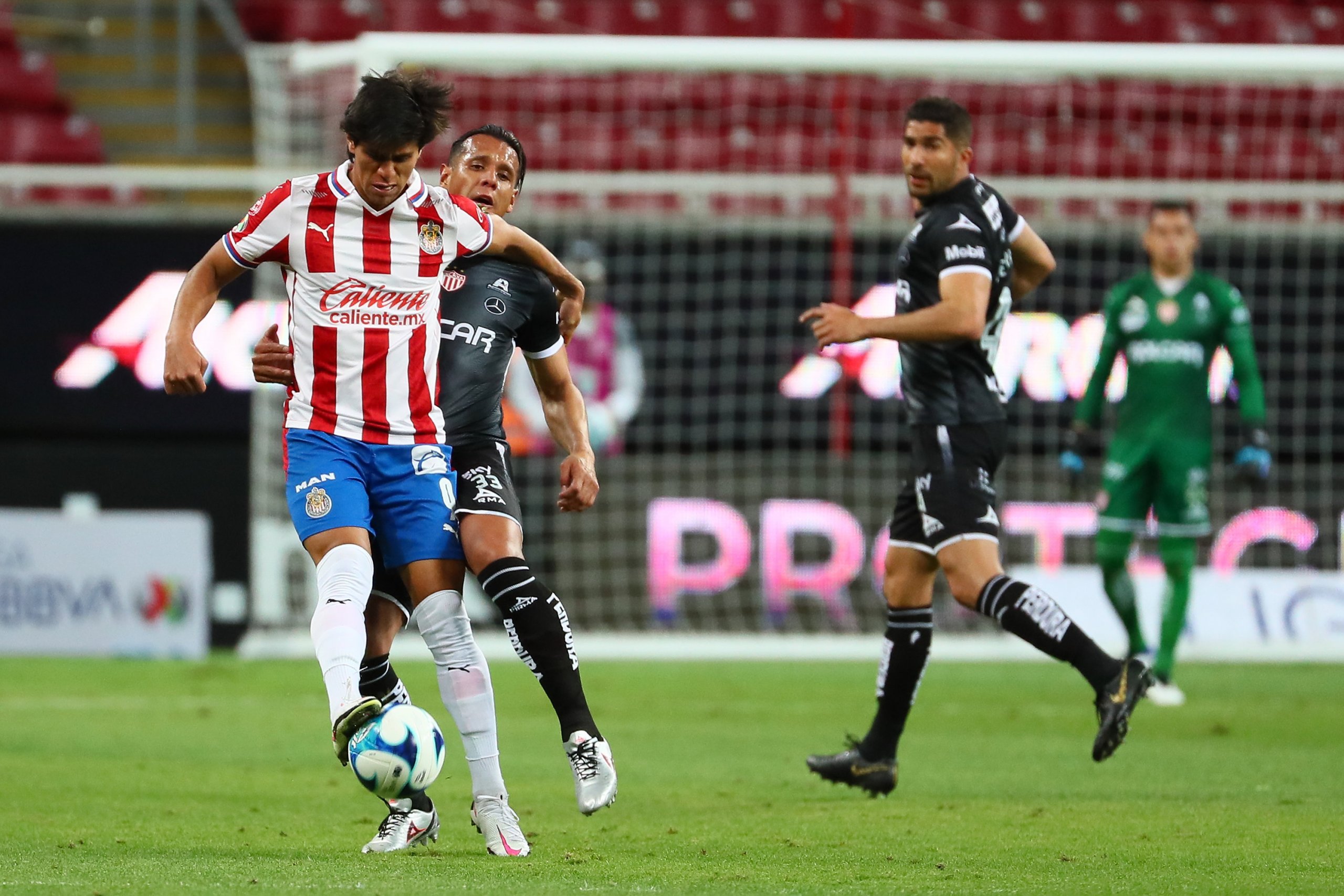 Agónico empate de Chivas ante Necaxa
