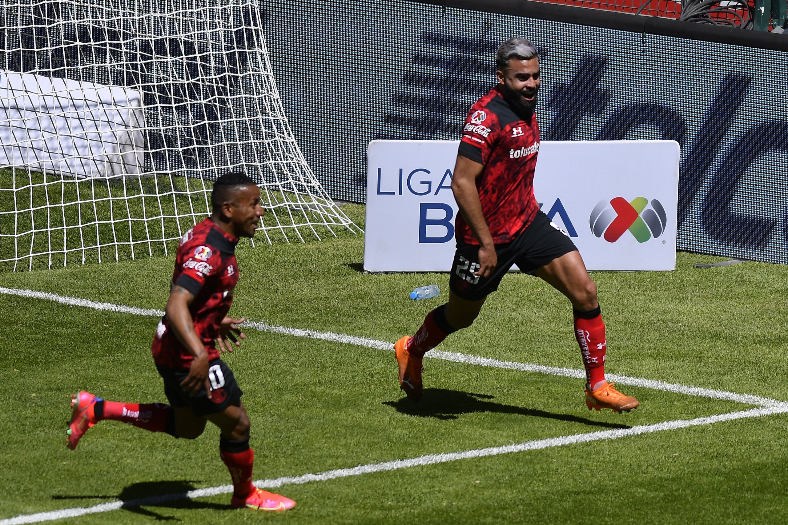 Toluca le saca el partido a Pumas; recupera liderato general