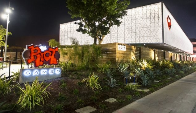 Riot Games esta investigando una demanda de acoso en su contra