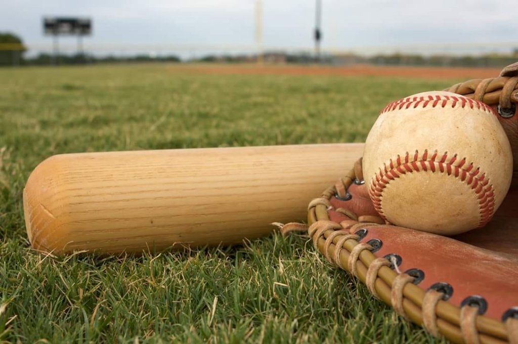 Bates y pelotas de beisbol