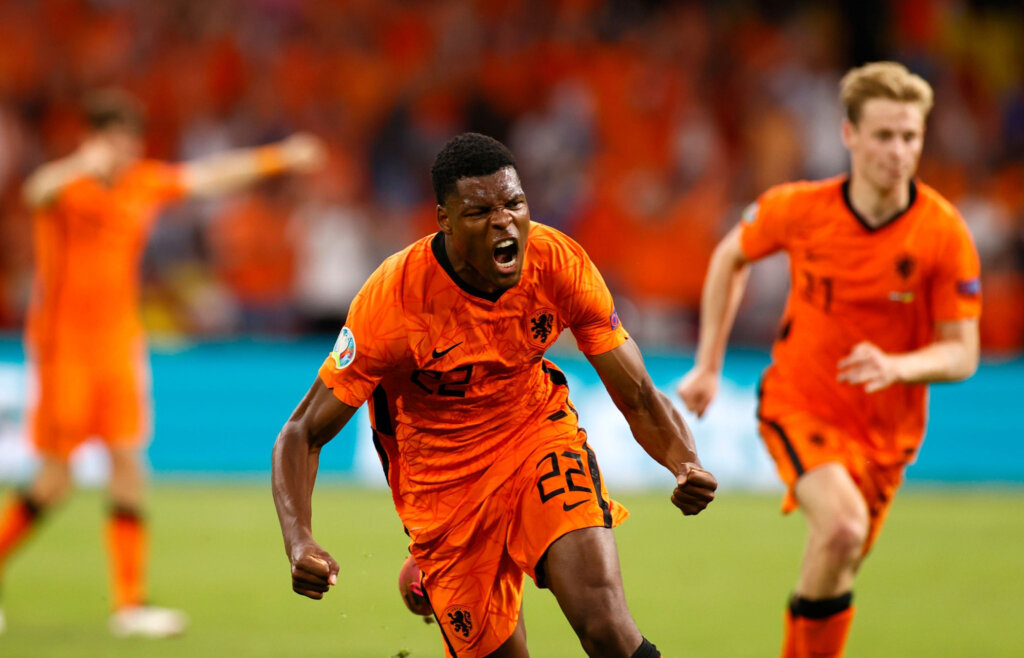 Denzel Dumfries, países Bajos