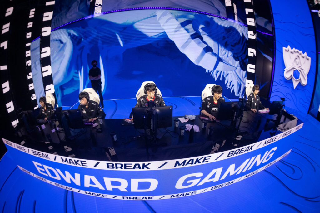 EDG supera a GEN. G y son los segundos finalistas de Worlds 2021