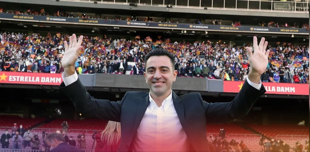 Ilusión y la maleta llena de ilusiones de Xavi a su regreso a Barcelona