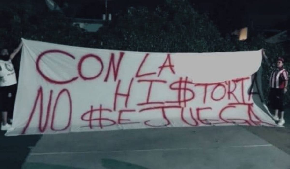 Aficionados de Chivas en Estados Unidos explotan contra la directiva