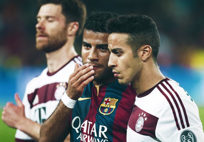 Thiago, con la remera del Bayern Múnich, junto a Rafinha, con la de Barcelona.