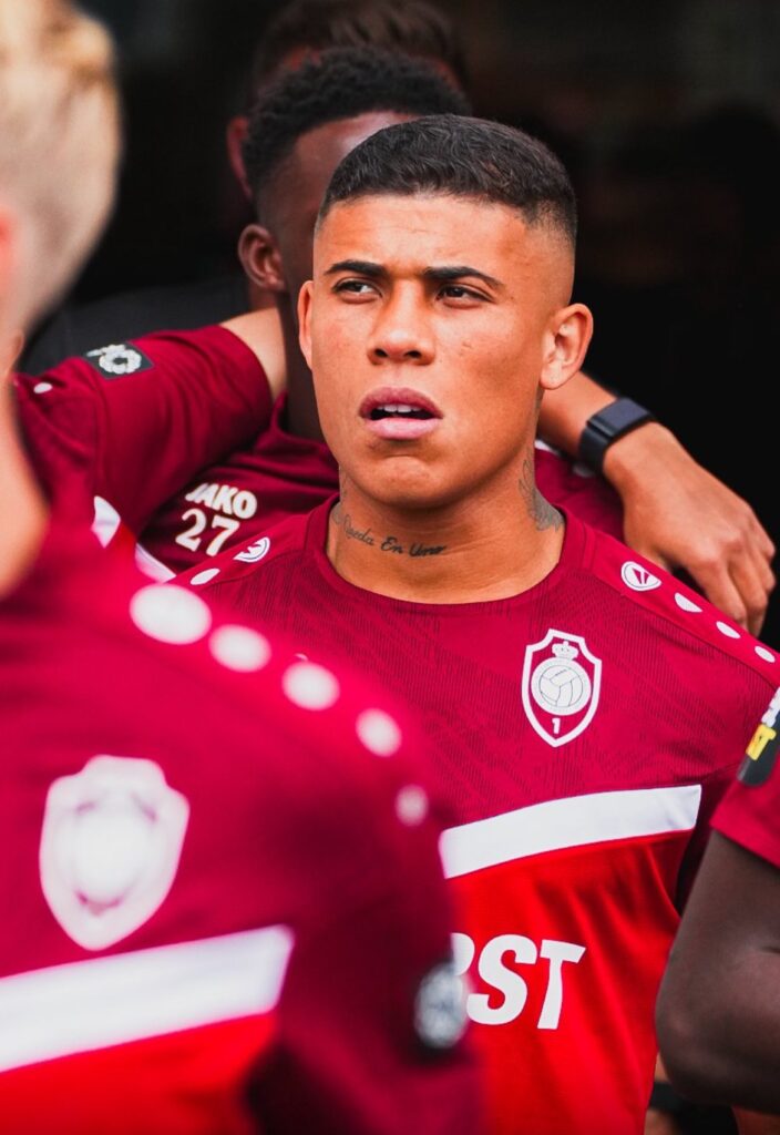Ayrton Costa, ex Independiente, hoy jugando en Bélgica.