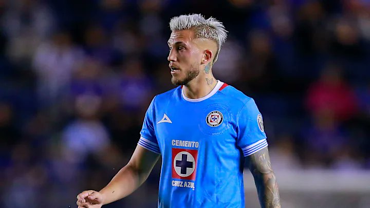 Gonzalo Piovi con la camiseta de Cruz Azul.