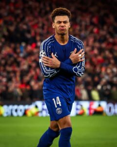 Festejando como Cole Palmer, gesto de frío