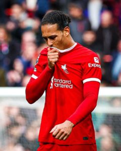 Virgil Van Dijk sigue con su compromiso con la camiseta roja