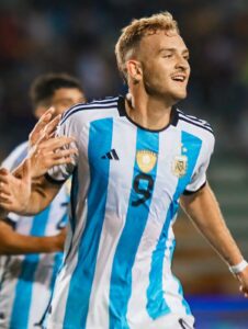 Luciano Gondou con la camiseta de la Selección Argentina