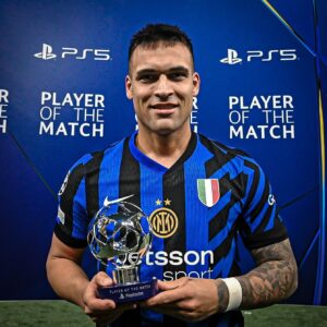 Lautaro con el premio MVP de la Champions