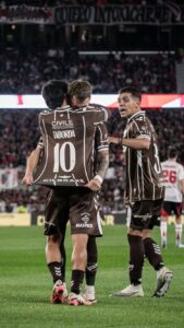 Con el número 10 en la espalda, celebró Taborda