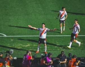 Mastantuono celebrando su gol ante Boca Juniors