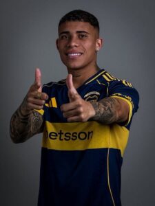 Ayrton Costa con la camiseta de Boca Juniors