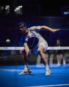 Levantando una pelota difícil Juan Lebrón