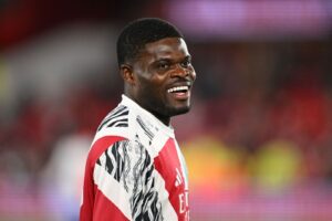Partey, con la camiseta del Arsenal, club donde fue acusado
