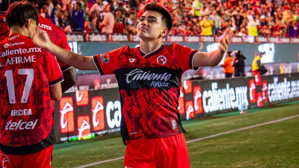 Picsart_25-11-05_18-08-39-952