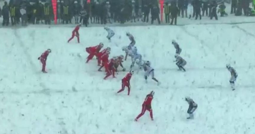 Jugar bajo nevadas intensas es una de las tradiciones de los playoffs de la NFL