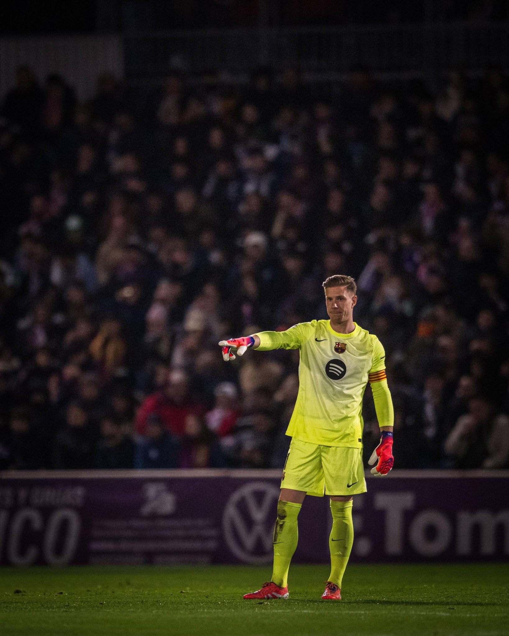 Ter Stegen va a Girona desde Barcelona en busca de minutos que le permitan ser convocado al Mundial de 2026