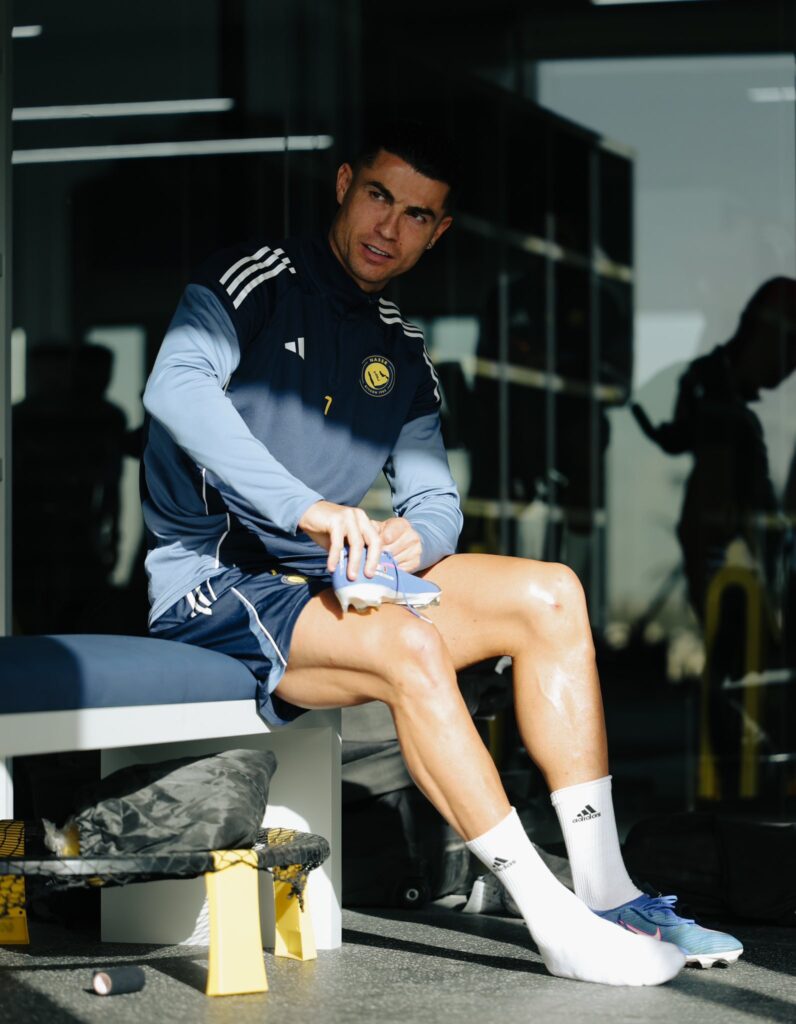 A sus 41 años, Cristiano Ronaldo sigue en pos de la marca e los mil goles como delantero profesional