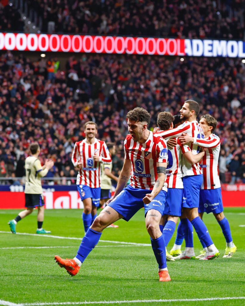 Atlético de Madrid tiene un pie en la final de la Copa del Rey tras golear al Barcelona en la ida