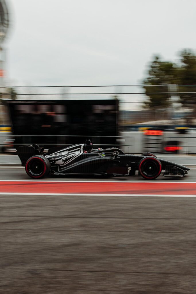 Checo Pérez ya realizó sus primeras pruebas con su nuevo monoplaza Cadillac para 2026