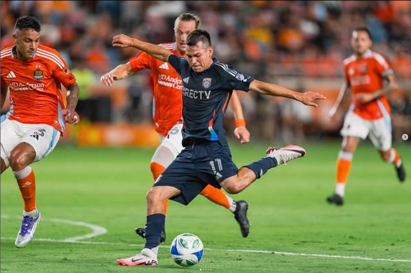 Chucky Lozano ha bajado su rendimiento consistentemente desde su salida del Napoli