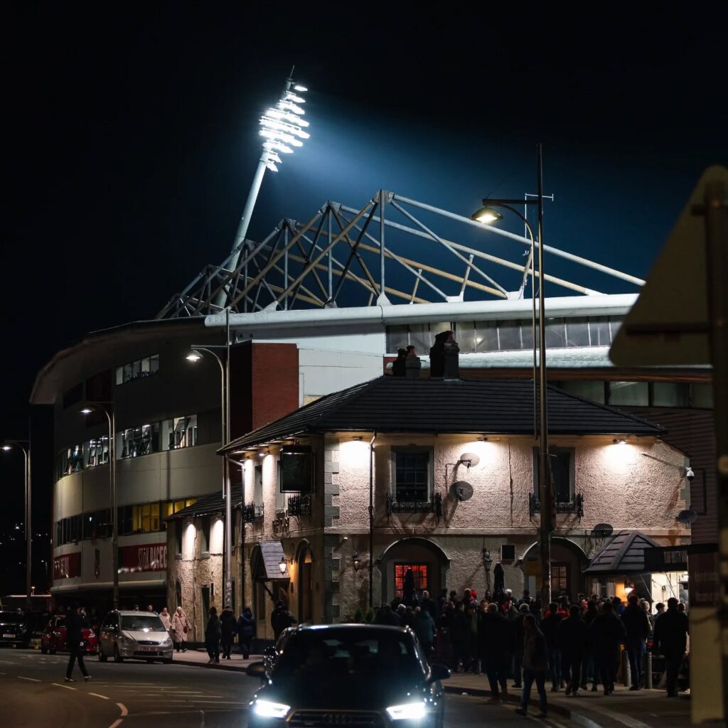 De la mano de Ryan Reynolds el Wrexham ha establecido la marca de 3 ascensos consecutivos en su intento de llegar a la Premier League