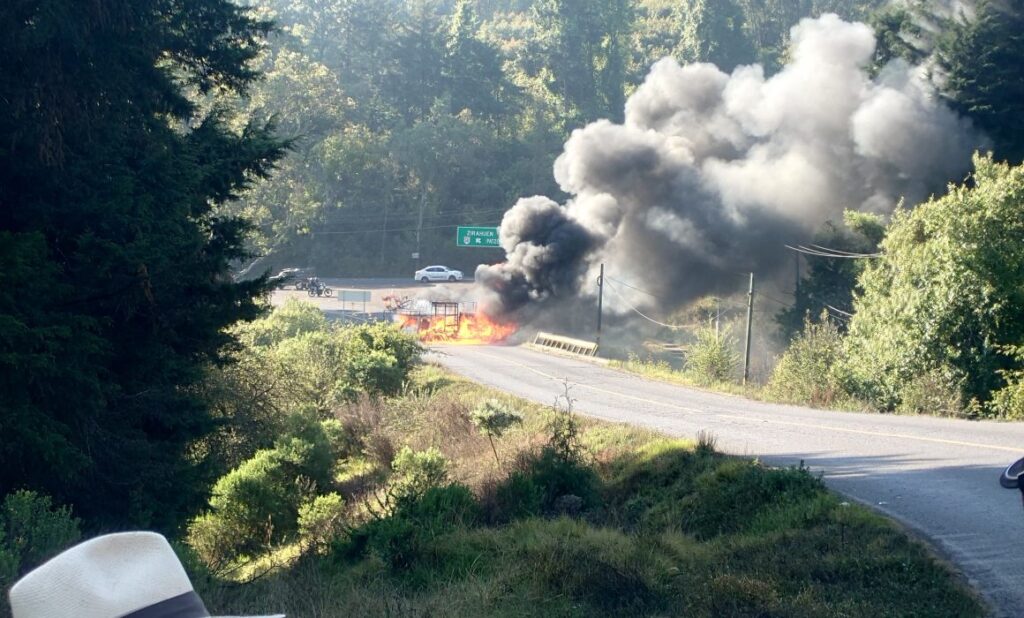 Este martes continuaron los bloqueos carreteros tras el abatimiento de 'El Mencho', líder del CJNG