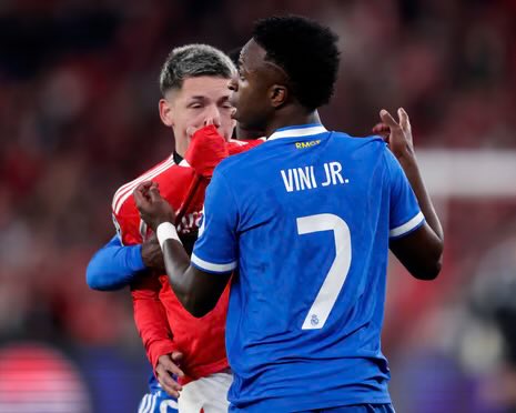 Gianluca Prestianni habría llamado 'mono' a Vinicius al menos 5 veces mientras se cubría la boca con la camiseta