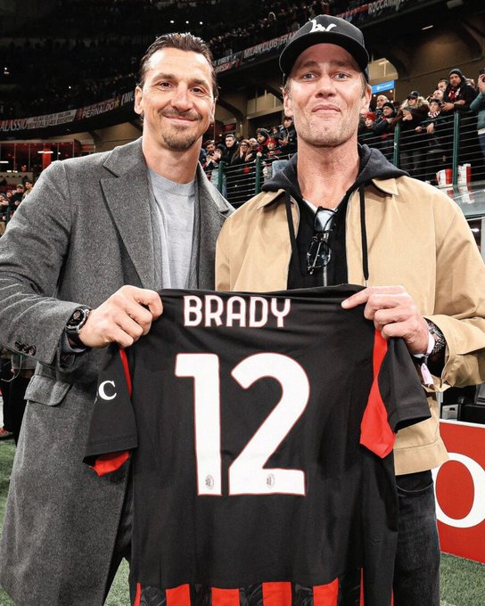 Zlatan le obsequió a Tom Brady una camiseta del Milan con el icónico número 12