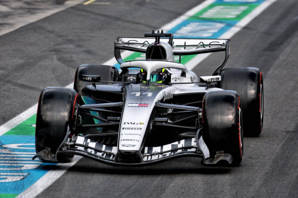 Checo Pérez terminó en el P16 en el GP de Australia en su regreso a la F1