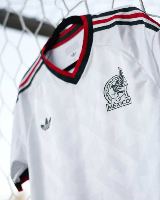 Este jueves, adidas presentó también la camiseta alterna de México para el Mundial 2026