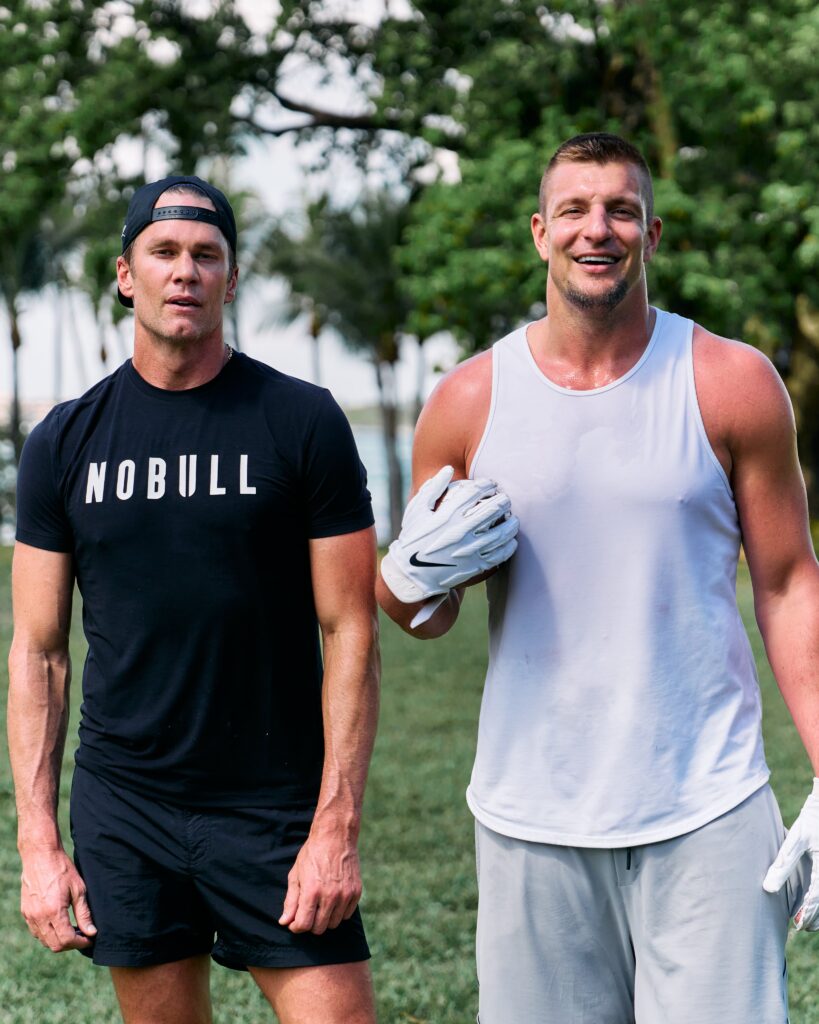 Tom Brady luce en buena forma todavía, pero es analist estelar de la cadena FOX y accionista de los Raiders