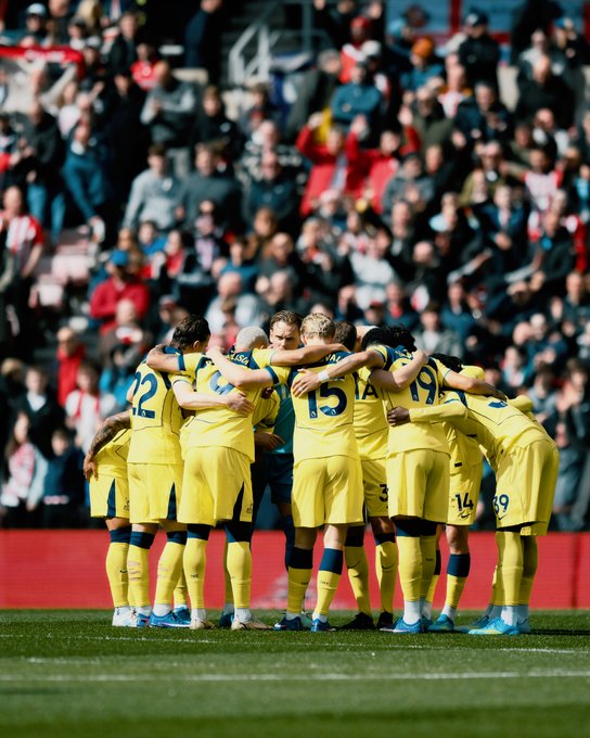 A falta de seis partidos, el Tottenham está en zona de descenso, aunque a dos puntos de librarla