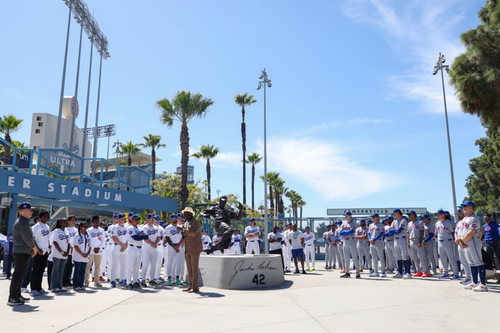 Dodgers y Mets rindieron homenaje a Jackie Robinson este miércoles en Los Ángeles
