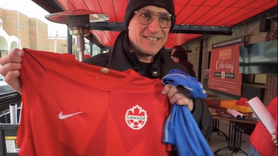 Canadá Soccer regala jerseys a italianos en Toronto