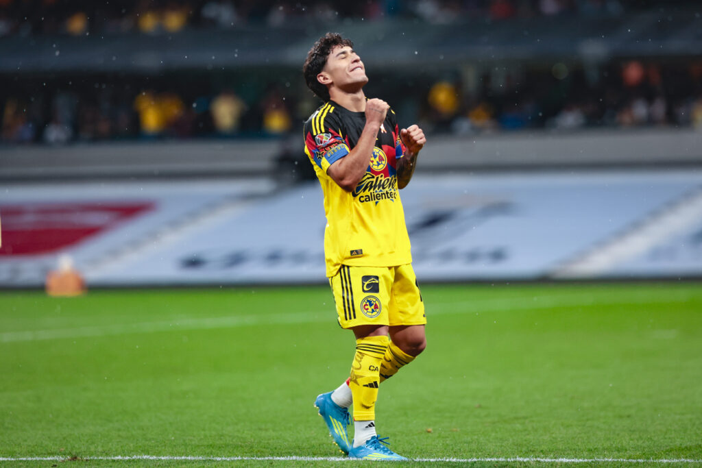 Alejandro Zendejas convirtió el gol del empate en los minutos finales del partido