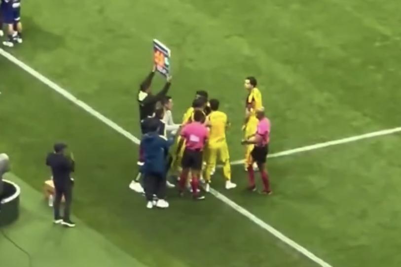 América hizo una serie de modificaciones extrañas en el segundo tiempo del partido ante Pumas y presuntamente abusó del reglamento para hacer un cambio de más