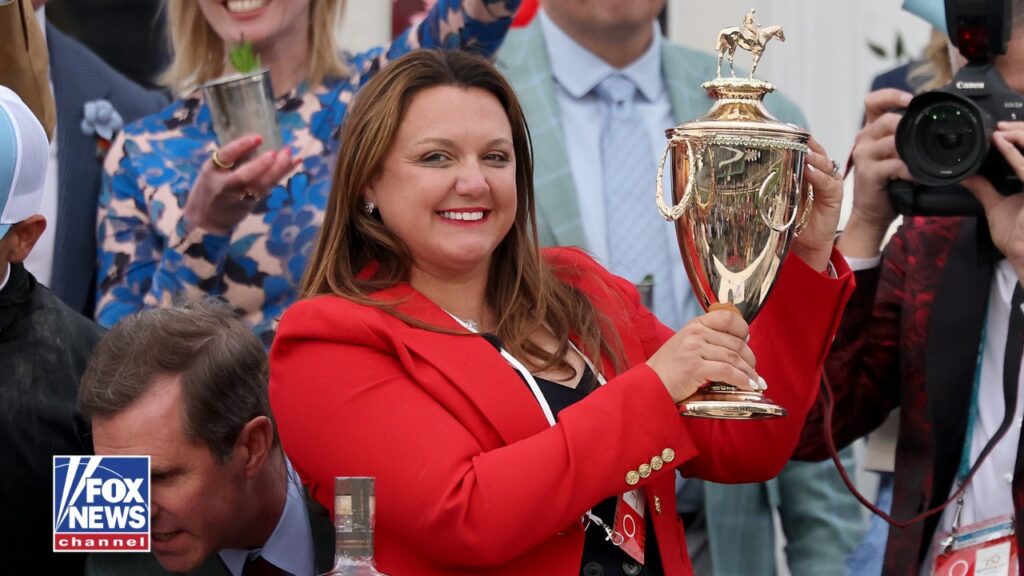Cherie DeVaux se convirtió en la primera mujer entrenadora en ganar el Kentucky Derby