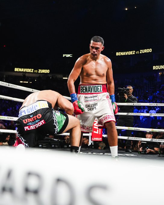 David Benavidez dominó ampliamente al Zurdo Ramírez para despojarlo del título crucero en Las Vegas