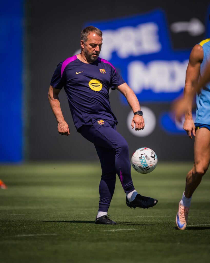 El técnico Hansi Flick extendió su contrato tras ganar su segunda liga con el Barcelona