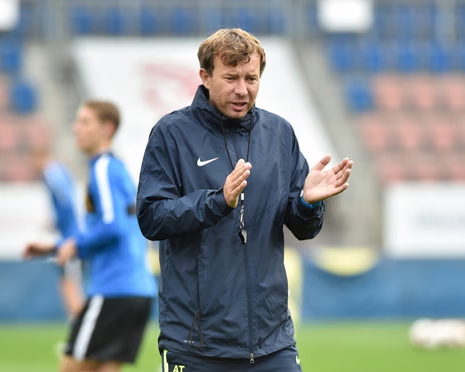 La UEFA inhabilitó al técnico Petr Vlachovsky por filmar ilegalmente a sus jugadoras del FC Slovacko en los vestidores