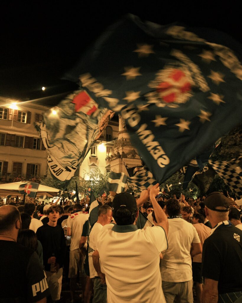La afición de la ciudad de Como vivió una noche de fiesta por la clasificación de su equipo a la Champions League