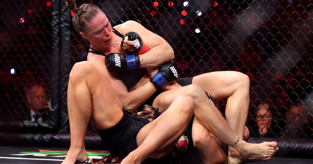 Ronda Rousey sometió a Gina Carano en apenas 17 segundos de combate